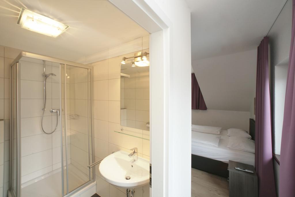Lake And Cityhotel Edelweiss - Self Check In Zell am See Room photo